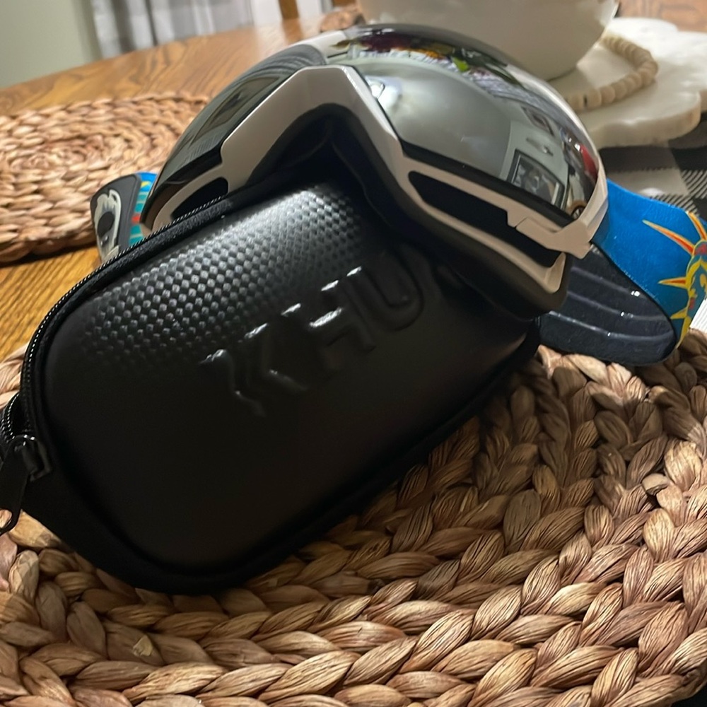 Khuno Jaeger white snow goggles